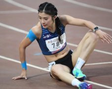 中国田径女神吴艳妮8月3日参加大运会100米栏比赛